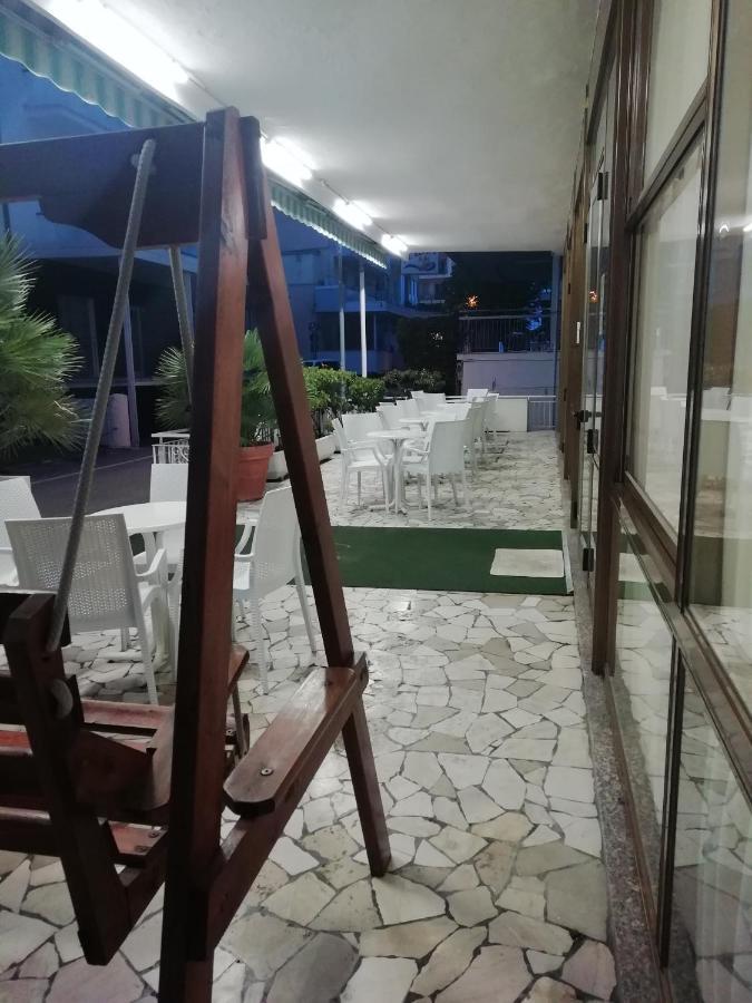Hotel Mediterraneo ริมินี ภายนอก รูปภาพ